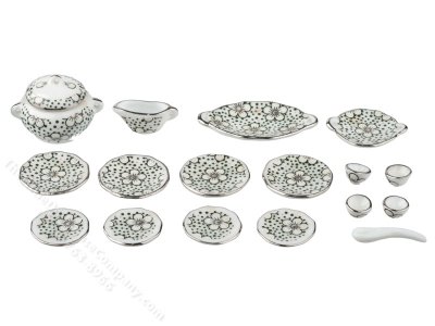 (image for) Miniature Bloom Daisies Table Set for Dollhouses (18pc)