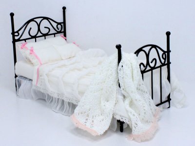 (image for) Miniature Black Iron Bed with Lace and Pink for Dollhouses