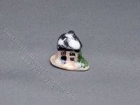 (image for) Miniature Pink Christmas Cottage