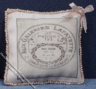 (image for) Miniature Pillow with Galleries Lafayette Pattern for Dollhouses