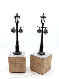 (image for) Miniature LED Christmas Street Lamps for Dollhouse Set of 2