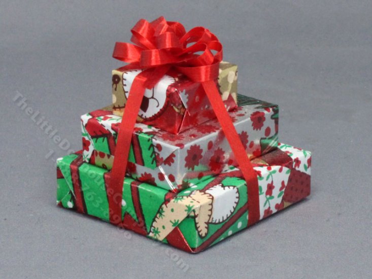 (image for) Miniature Stacked Christmas Gift for Dollhouses