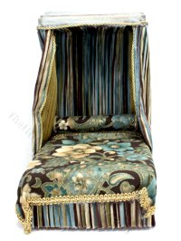 (image for) Miniature Green Floral Canopy Bed for Dollhouses