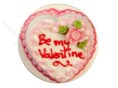 (image for) Miniature Valentine Cake for Dollhouses