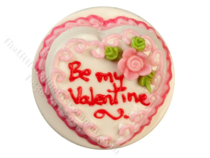 (image for) Miniature Valentine Cake for Dollhouses