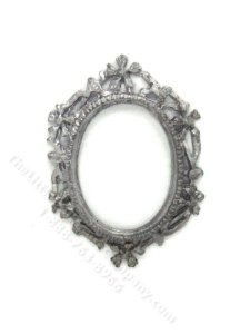 (image for) Miniature Ornate Metal Oval Picture Frame for Dollhouses