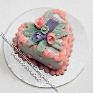 (image for) Dollhouse Scale Model Heart Shaped Cake with Rose Buds