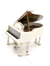 (image for) Miniature White Baby Grand Piano for Dollhouses