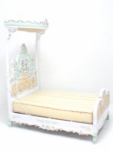 (image for) Miniature Limited Edition Le Cristina Bed for Dollhouses