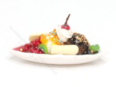 (image for) Miniature 2-Scoop Banana Split Ice Cream Sundae