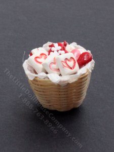 (image for) Miniature Valentine's Basket for Dollhouses