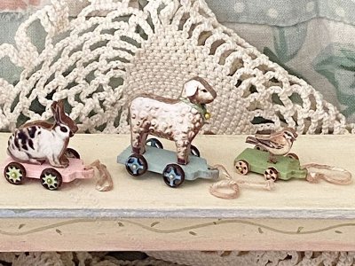 (image for) Miniature Easter Canterbury Pull Toys
