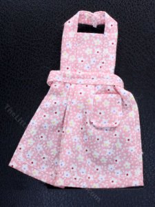 (image for) Miniature Pink Floral Apron for Dollhouses