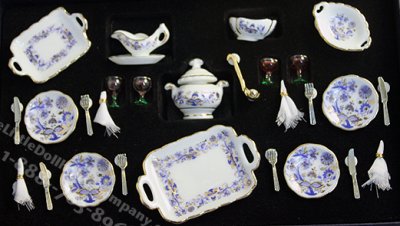 (image for) Gold Blue Onion Dinner Service