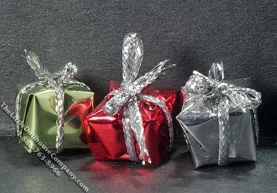 (image for) Miniature Wrapped 1/2 "Christmas Present for Dollhouses (1/pk)