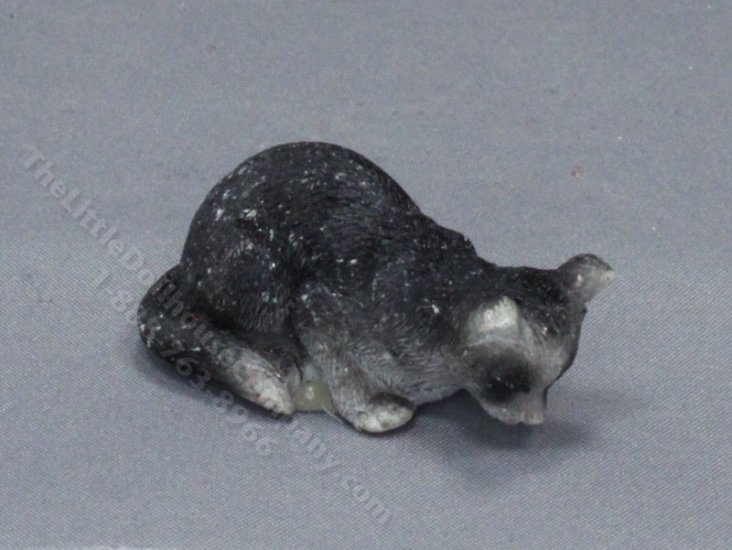 (image for) Miniature Drinking Gray Cat for Dollhouses