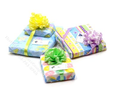 (image for) Miniature Set of Wrapped Gift w/Bow for Dollhouses