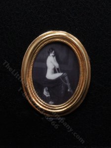 (image for) Miniature Nude Woman "Cheesecake"/ Portrait for Dollhouses