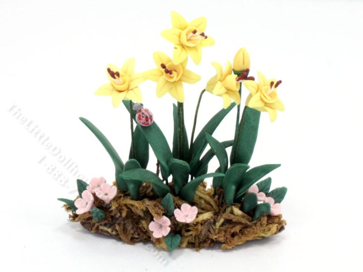 (image for) Miniature Yellow Daffodils in Soil for Dollhouses