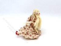 (image for) Miniature Sitting Daisy Flower Girl