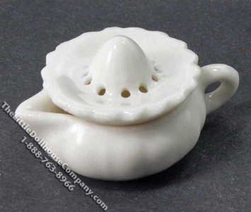 (image for) Miniature Manual Hand Operated Juicer for Dollhouses