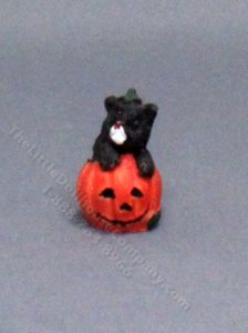 (image for) Miniature Cat on a Pumpkin Figure for Dollhouses