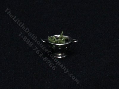 (image for) 1:24 Scale Miniature Colander of Green Beans for Dollhouses