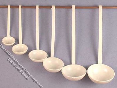 (image for) Miniature White Spoon for Dollhouses (1 per pack)
