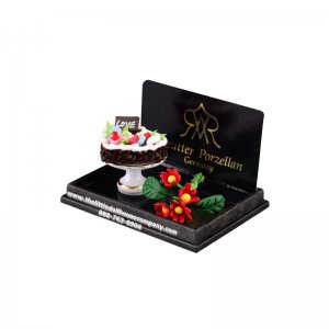 (image for) Valentine´s Day with heart-shaped Cake and Flowers