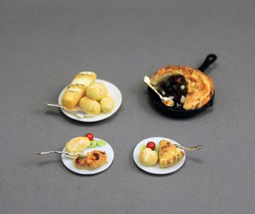 (image for) Dollhouse Scale Model Chicken Pie Set