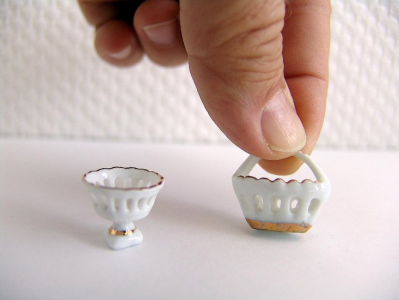 (image for) Miniature Ceramic Oval Basket on the right side of the pic