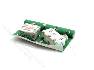 (image for) Miniature Christmas Wrapping Set for Dollhouses