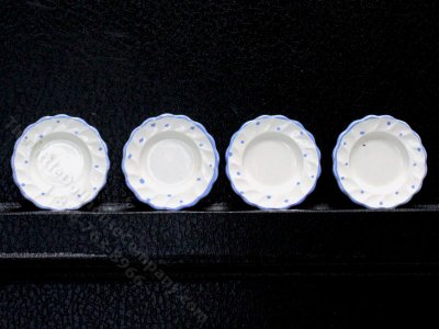 (image for) Miniature Light Blue Dot Plates for Dollhouses