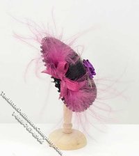 (image for) Miniature Black Ladies Hat w/Pink Feather for Dollhouses