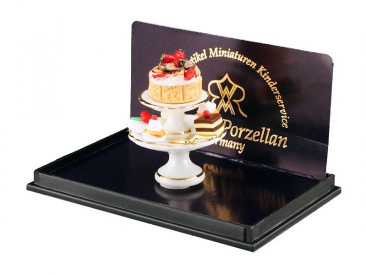 (image for) Dollhouse Scale Model Cake Pyramid