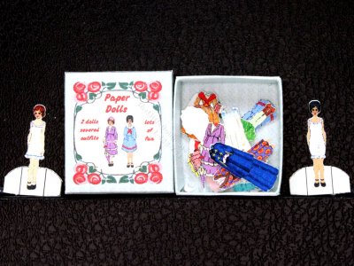 (image for) Miniature Dressable Young Women Paper Dolls