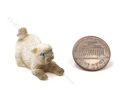 (image for) Miniature Playing Siamese Cat for Dollhouses