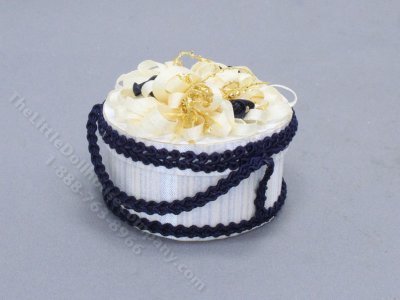 (image for) Miniature Cream Hat Box for Dollhouses