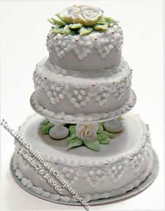 (image for) Dollhouse Scale Model White Lace Wedding Cake