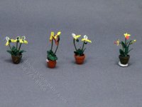 (image for) Handmade Miniature 1/4 Scale Flowers by Paula Gilhooley