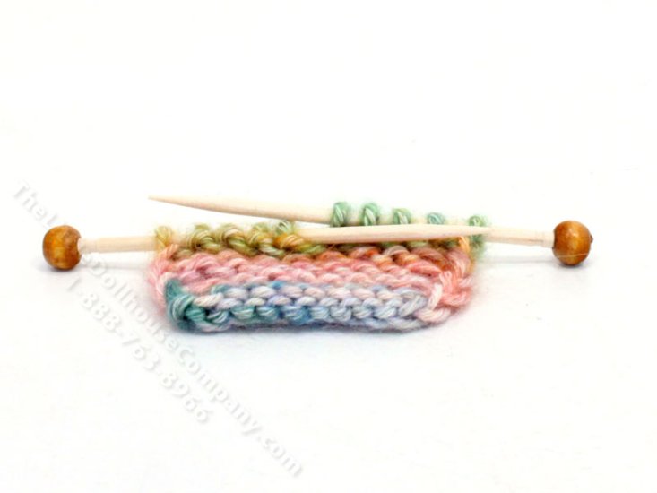 (image for) Miniature Knitting Project for Dollhouses