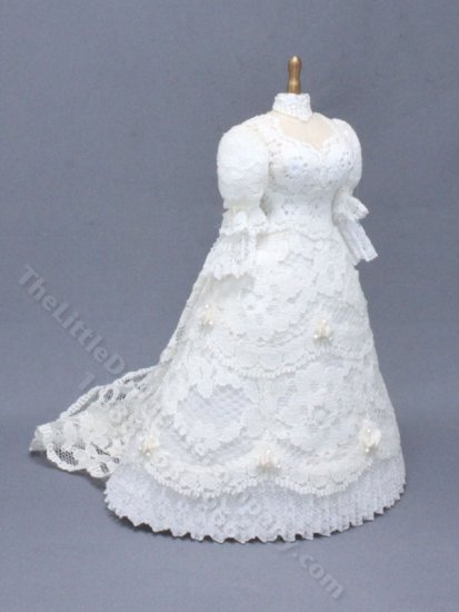 (image for) Vintage Miniature Lace Wedding Dress