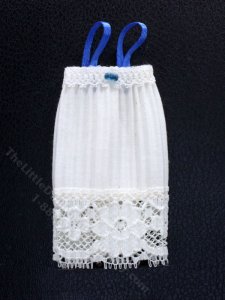 (image for) Miniature White Nightgown for Dollhouses