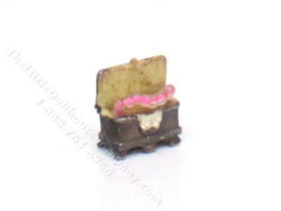 (image for) Vintage Miniature Jewelery Box
