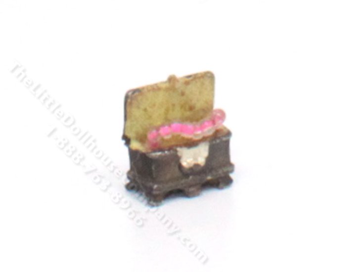 (image for) Vintage Miniature Jewelery Box