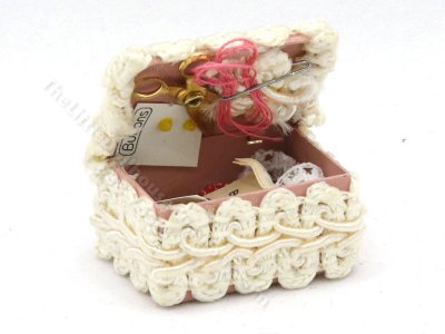 (image for) Miniature Padded Sewing Box