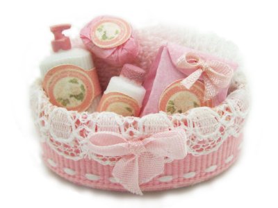 (image for) Miniature Spa Basket in Pink for Dollhouses