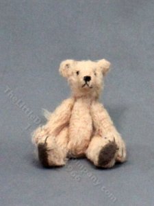 (image for) Miniature Blush Stuffed Bear by Betty Miniaturen