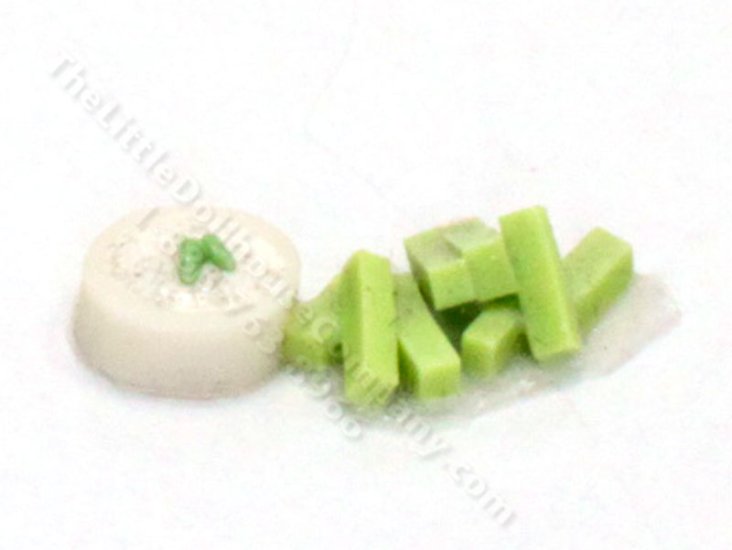 (image for) Miniature Celery Sticks and Dip for Dollhouses