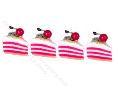 (image for) Miniature Slices of Strawberry Cake for Dollhouses
